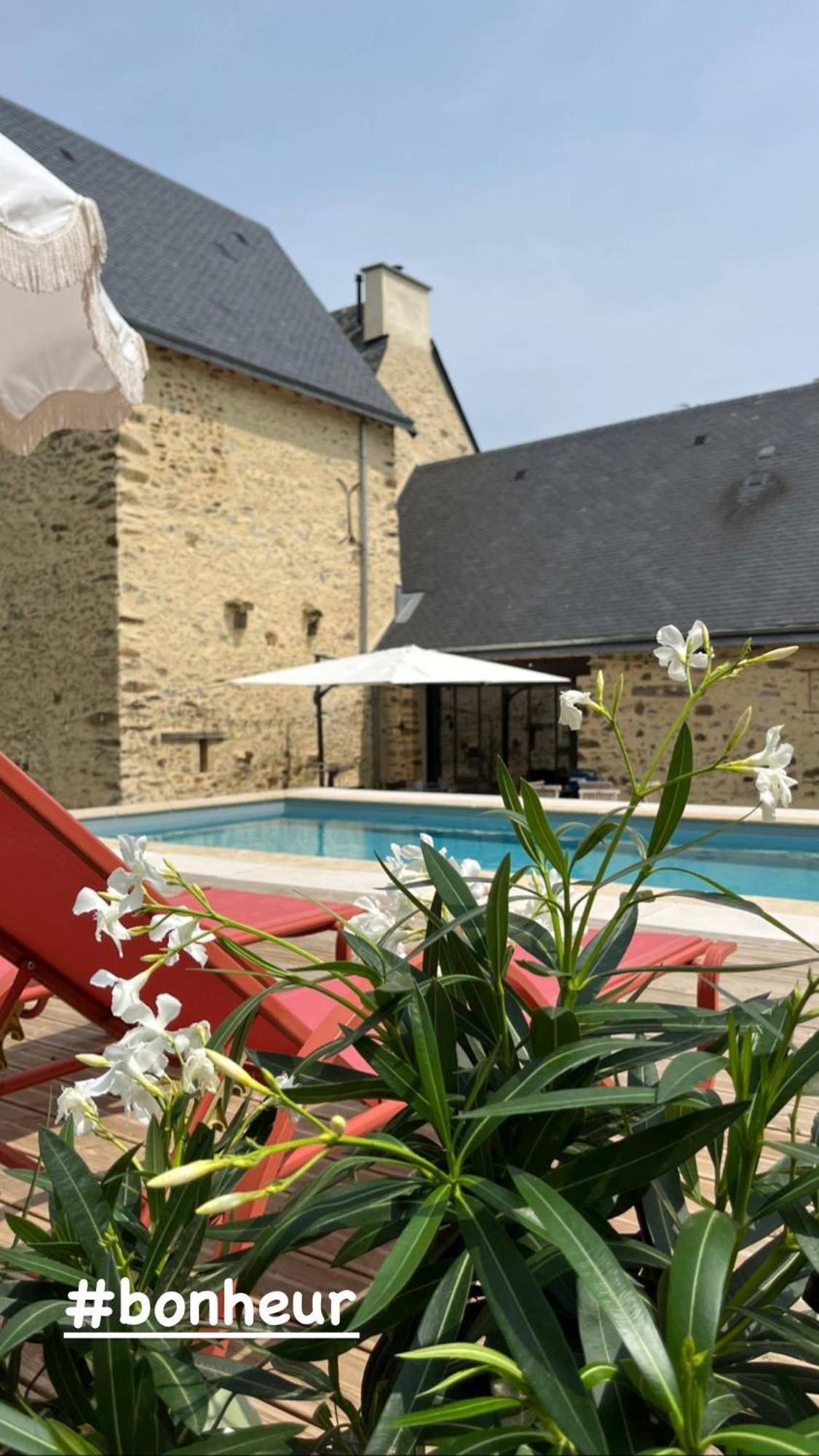 Domaine De La Bigottiere, Chambres D'Hotes Montigne-le-Brillant Exterior foto